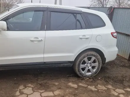 Hyundai Santa Fe 2008 года за 7 500 000 тг. в Уральск – фото 4