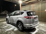 Toyota RAV4 2017 годаүшін7 600 000 тг. в Атырау – фото 5