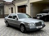 Mercedes-Benz E 220 1993 года за 3 500 000 тг. в Тараз – фото 3