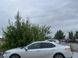 Toyota Camry 2019 года за 11 300 000 тг. в Актобе – фото 4