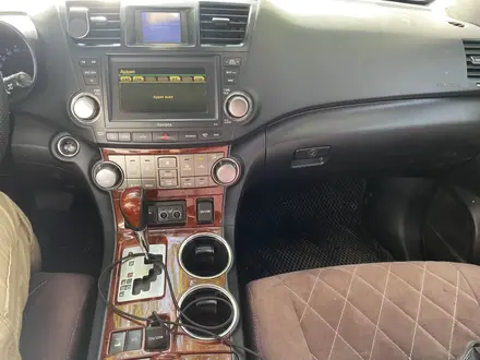 Toyota Highlander 2011 года за 13 000 000 тг. в Алматы – фото 9