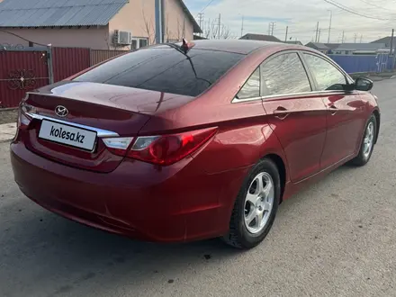 Hyundai Sonata 2013 года за 3 900 000 тг. в Атырау – фото 4