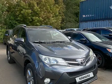 Toyota RAV4 2015 года за 9 900 000 тг. в Астана