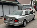 Mercedes-Benz E 260 1995 годаүшін970 000 тг. в Алматы – фото 3