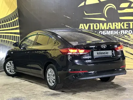 Hyundai Elantra 2018 года за 5 900 000 тг. в Актобе – фото 5