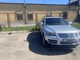 Volkswagen Touareg 2006 годаfor5 400 000 тг. в Караганда – фото 2