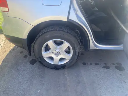 Volkswagen Touareg 2006 года за 5 400 000 тг. в Караганда – фото 9