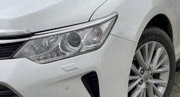 Toyota Camry 2015 года за 11 900 000 тг. в Астана – фото 2