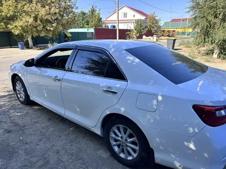 Toyota Camry 2013 года за 8 300 000 тг. в Атырау – фото 2