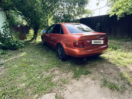 Audi A4 1997 года за 850 000 тг. в Алматы – фото 5