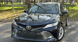 Toyota Camry 2018 года за 13 700 000 тг. в Алматы – фото 2