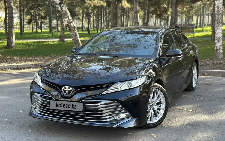 Toyota Camry 2018 года за 13 700 000 тг. в Алматы