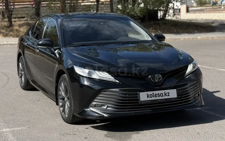 Toyota Camry 2019 года за 14 100 000 тг. в Караганда