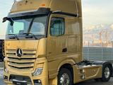 Mercedes-Benz  Actros 2023 года за 81 000 000 тг. в Алматы