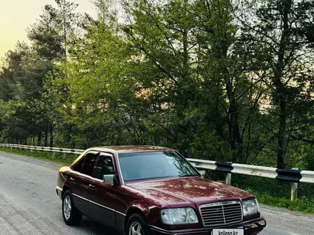 Mercedes-Benz E 230 1991 года за 1 400 000 тг. в Алматы