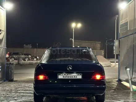 Mercedes-Benz E 230 1988 года за 900 000 тг. в Караганда