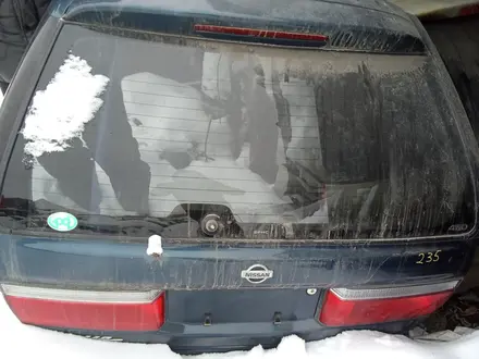 Дверь багажника Nissan R'nessa N30 за 130 000 тг. в Усть-Каменогорск