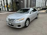 Toyota Camry 2011 года за 7 250 000 тг. в Астана – фото 2