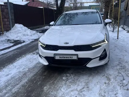 Kia K5 2021 года за 11 600 000 тг. в Алматы