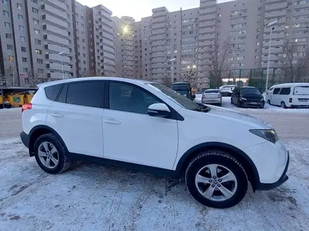 Toyota RAV4 2015 года за 9 800 000 тг. в Астана