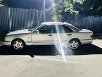 Mercedes-Benz E 240 1998 года за 2 200 000 тг. в Алматы