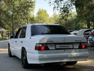 Mercedes-Benz E 320