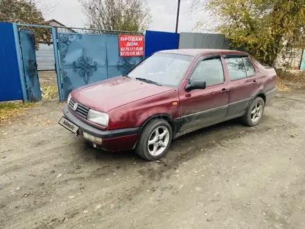 Volkswagen Vento 1993 года за 850 000 тг. в Семей – фото 2