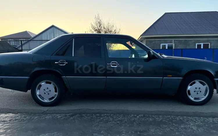 Mercedes-Benz E 200 1993 года за 1 550 000 тг. в Уральск