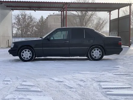 Mercedes-Benz E 280 1993 года за 1 850 000 тг. в Караганда – фото 6