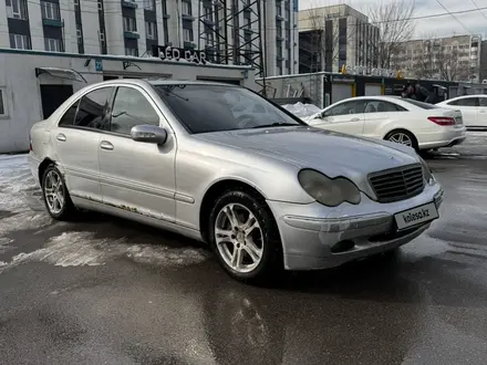 Mercedes-Benz C 320 2000 года за 2 700 000 тг. в Алматы – фото 2