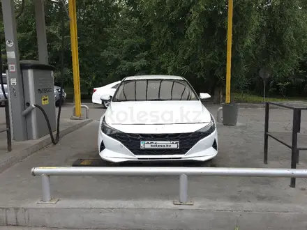 Hyundai Elantra 2022 года за 7 400 000 тг. в Алматы