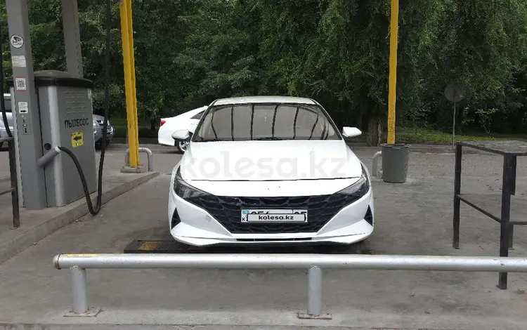 Hyundai Elantra 2022 годаүшін7 400 000 тг. в Алматы