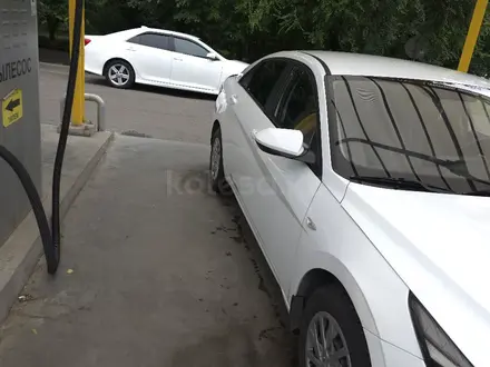 Hyundai Elantra 2022 года за 7 400 000 тг. в Алматы – фото 4