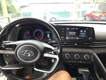 Hyundai Elantra 2022 года за 7 400 000 тг. в Алматы – фото 5