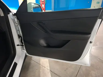 Tesla Model Y 2021 года за 13 000 000 тг. в Алматы – фото 26