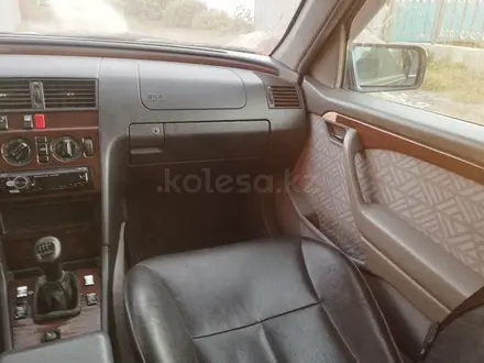 Mercedes-Benz C 180 1996 года за 2 150 000 тг. в Кокшетау – фото 15