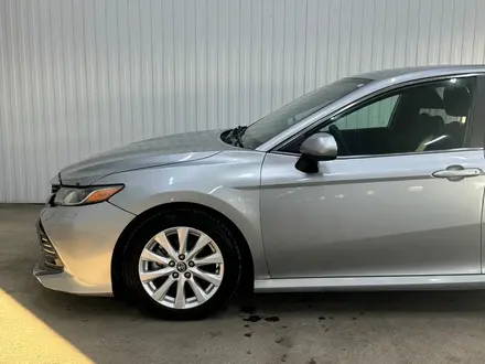 Toyota Camry 2020 года за 7 456 500 тг. в Астана – фото 6
