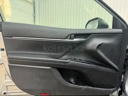 Toyota Camry 2020 года за 7 456 500 тг. в Астана – фото 15
