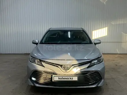 Toyota Camry 2020 года за 7 456 500 тг. в Астана – фото 2