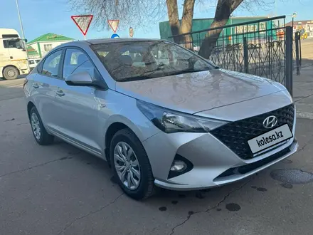 Hyundai Accent 2021 года за 7 400 000 тг. в Уральск – фото 2