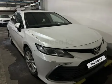 Toyota Camry 2021 года за 14 000 000 тг. в Алматы