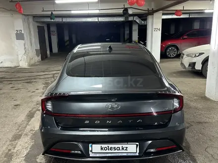 Hyundai Sonata 2022 года за 13 500 000 тг. в Астана – фото 2