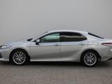 Toyota Camry 2020 года за 13 950 000 тг. в Астана – фото 2