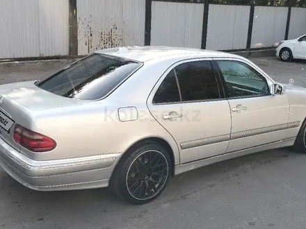 Mercedes-Benz E 240 2001 года за 4 200 000 тг. в Шымкент – фото 3