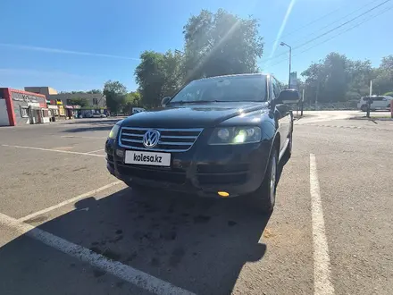 Volkswagen Touareg 2005 года за 4 300 000 тг. в Уральск – фото 12