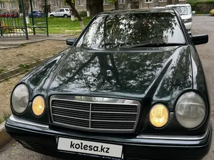 Mercedes-Benz E 230 1996 года за 2 800 000 тг. в Шымкент – фото 2