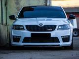 Skoda Octavia A7 Стекла на Фары за 17 000 тг. в Астана