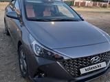 Hyundai Accent 2020 года за 7 400 000 тг. в Атырау – фото 2