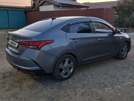 Hyundai Accent 2020 года за 7 400 000 тг. в Атырау – фото 3