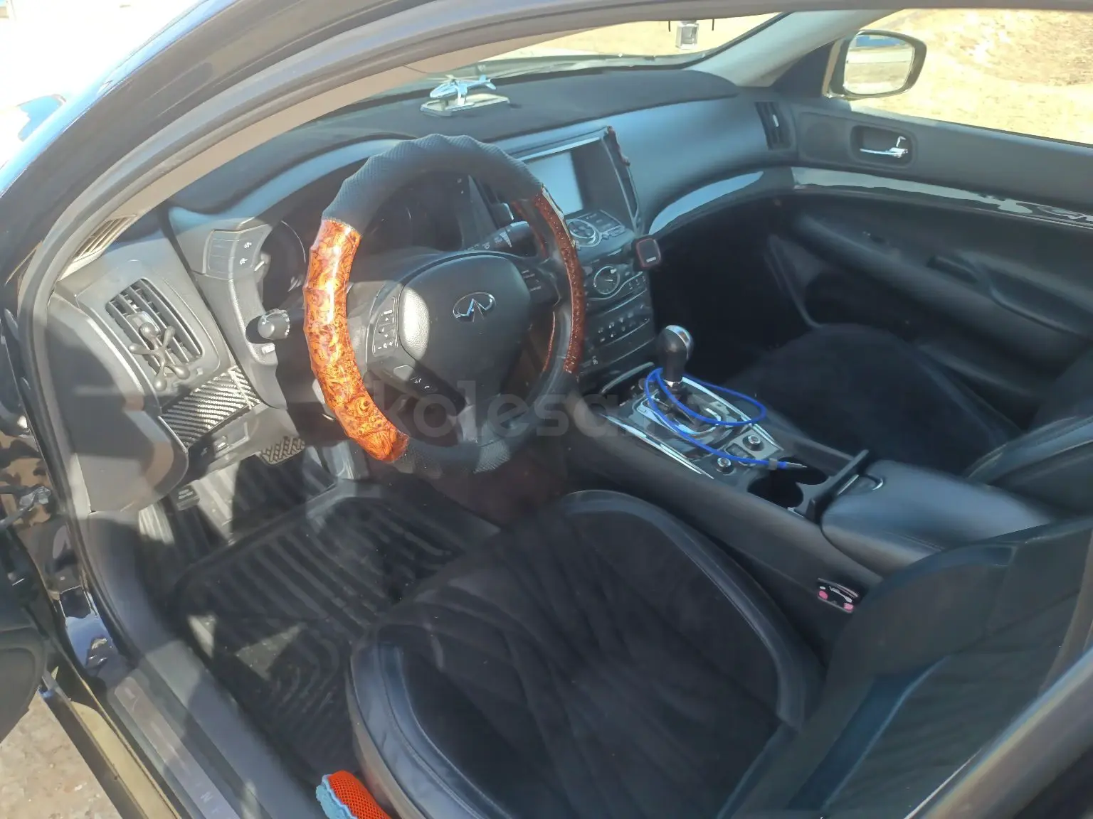Infiniti g25, 2012